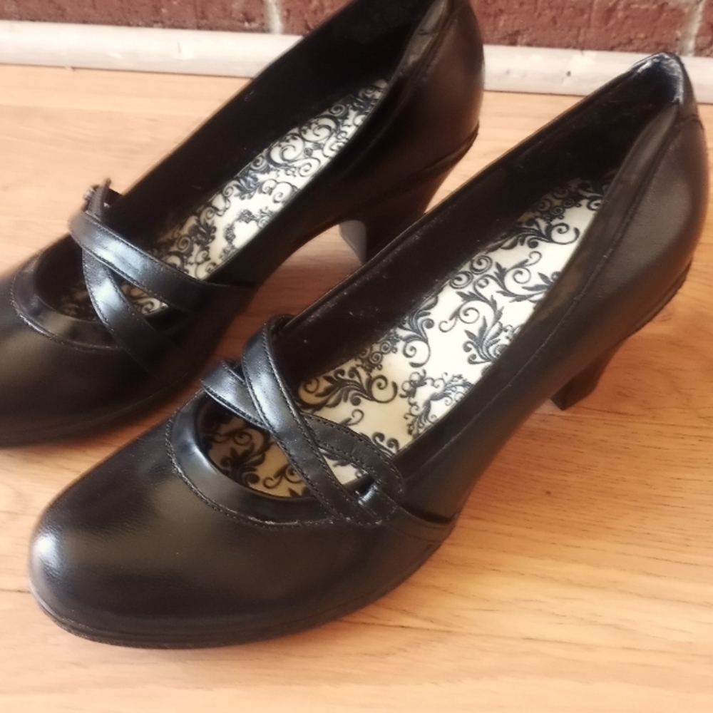 Clarks Black Leather Low Heel Mary Jane Pumps